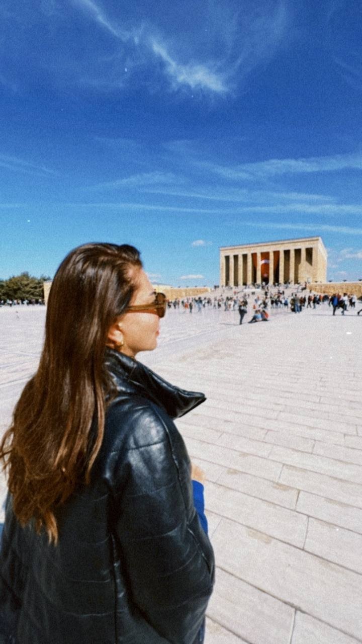 Sanatçı Ebru Yaşar’dan Anıtkabir ziyareti