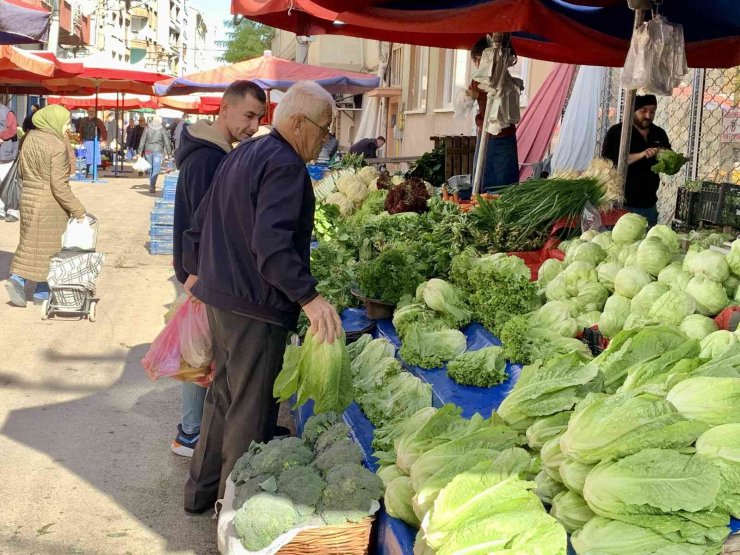 Özlenen kış sebzeleri pazardaki yerlerini alıyor