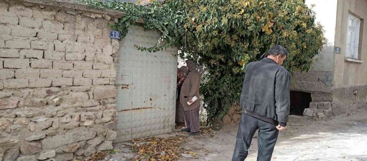 Yalnız yaşadığı evinde ölü bulundu