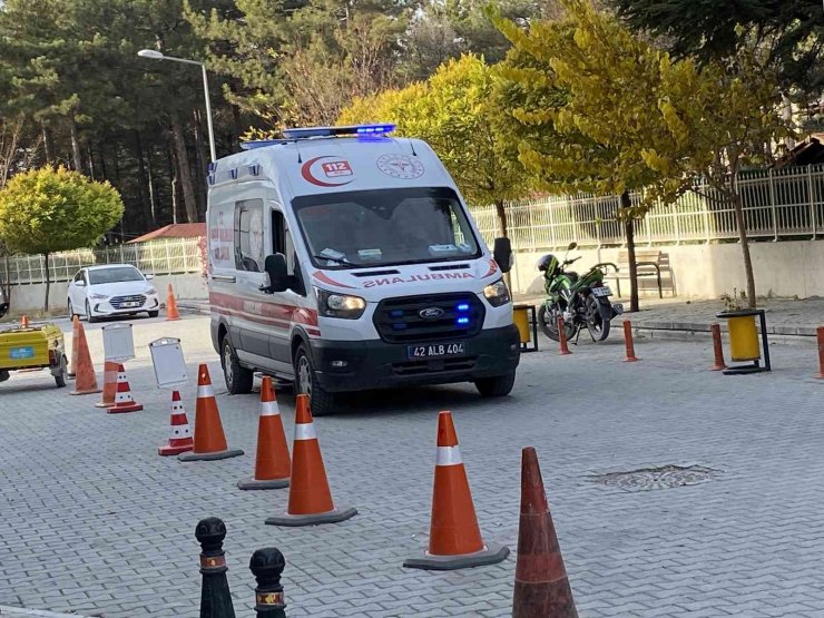 Köpeğe çarpan otomobil şarampole devrildi: 3 yaralı