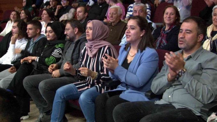 Öğretmenler ‘jandarmayı’ coşkuyla dinledi