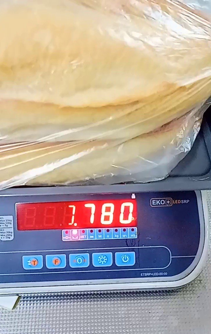 Ağırlıklarından şüphelendi, tarttığında gerçek ortaya çıktı