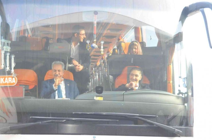Akşehir’in şehirlerarası tek kadın şoförü Funda Çeper babasının izinde