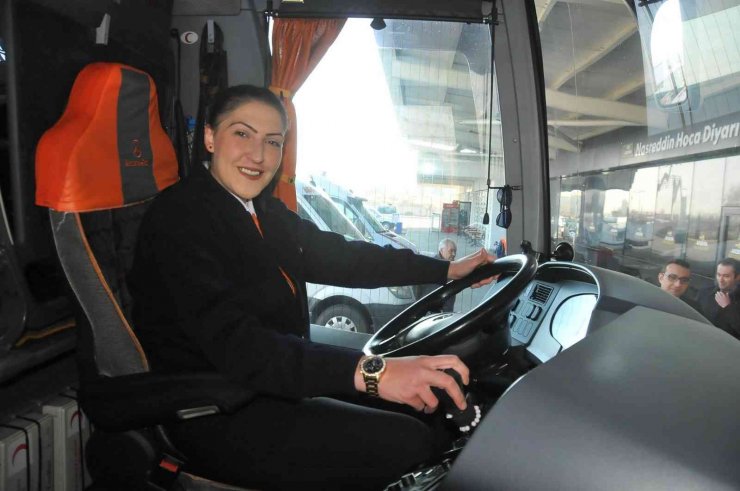 Akşehir’in şehirlerarası tek kadın şoförü Funda Çeper babasının izinde