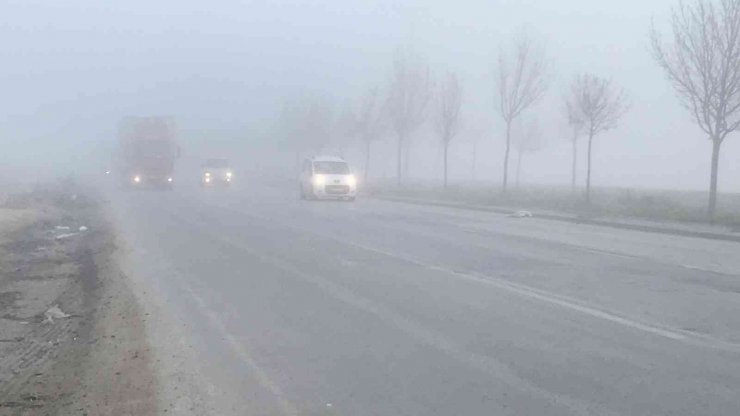 Uzmanlardan sisli havalarda takip mesafesi ve far kullanım uyarısı