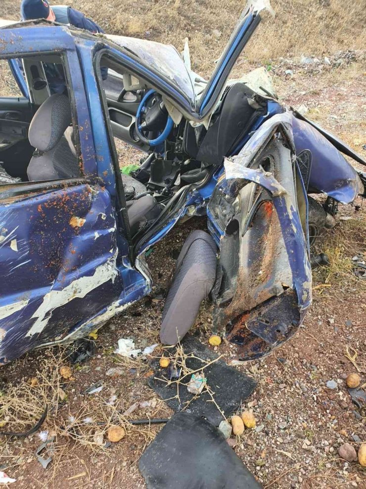 Aksaray’da otomobil ile otobüs çarpıştı: 2 yaralı