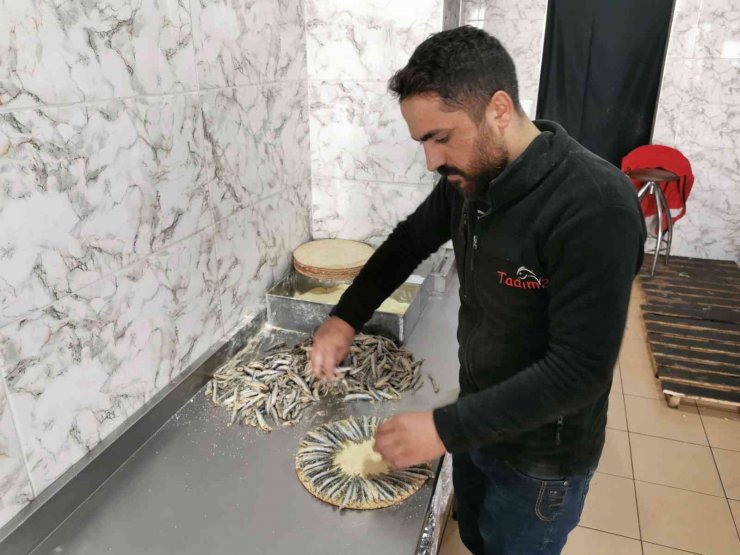 Aksaray’da evde balık temizleme ve pişirme derdine son