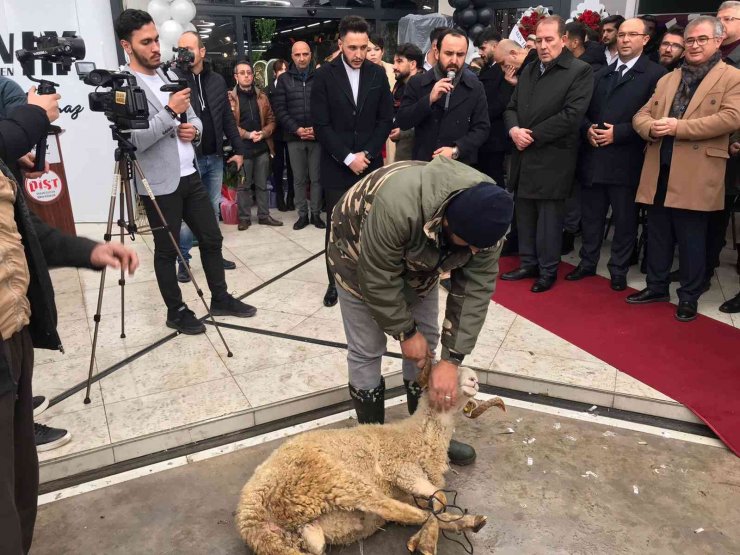 Ünlü saç tasarımcısı Hasan Hüseyin Yılmaz yeni şubesini açtı