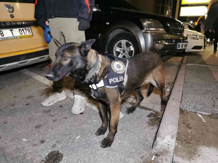 Narkotik ekipleri yeni yılın ilk dakikalarında cadde ve sokaklarda