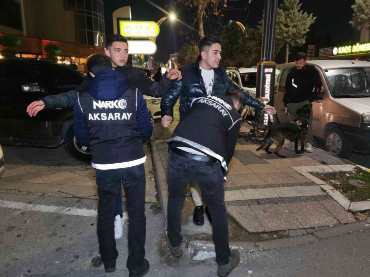 Narkotik ekipleri yeni yılın ilk dakikalarında cadde ve sokaklarda