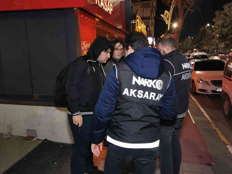 Narkotik ekipleri yeni yılın ilk dakikalarında cadde ve sokaklarda