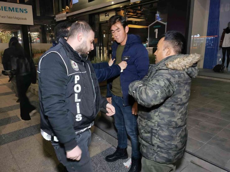 Narkotik ekipleri yeni yılın ilk dakikalarında cadde ve sokaklarda