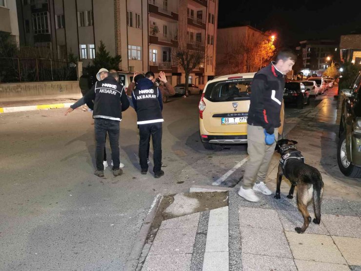 Narkotik ekipleri yeni yılın ilk dakikalarında cadde ve sokaklarda