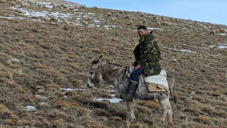 Sivaslı çoban sosyal medyayı salladı