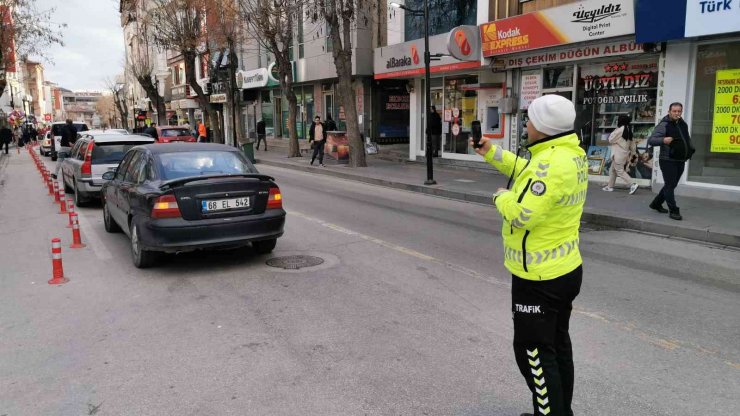 Aksaray’da hatalı parklara geçit yok: 43 araca 18 bin 748 TL ceza
