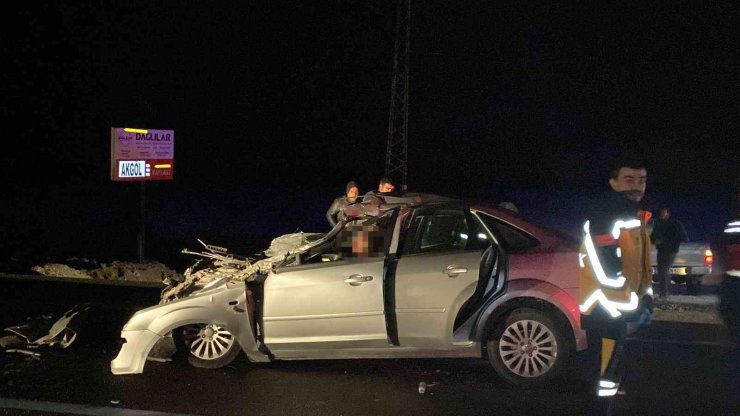 Otomobil vince arkadan çarptı: 1’i bebek 3 ölü, 1 ağır yaralı