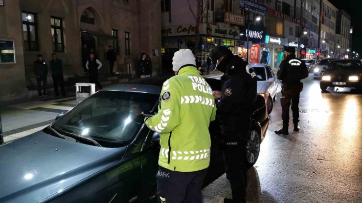 Aksaray’da Çevik Kuvvetten ’şok’ denetim