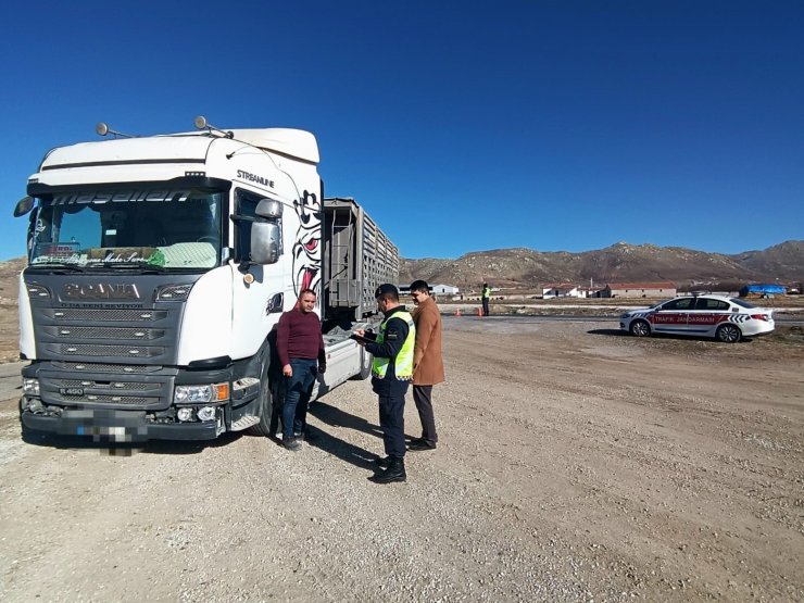 Aksaray’da jandarma tonajlı araç denetimlerine devam ediyor