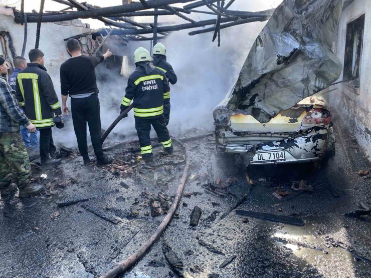 Konya’da garajda çıkan yangında otomobil kullanılamaz hale geldi