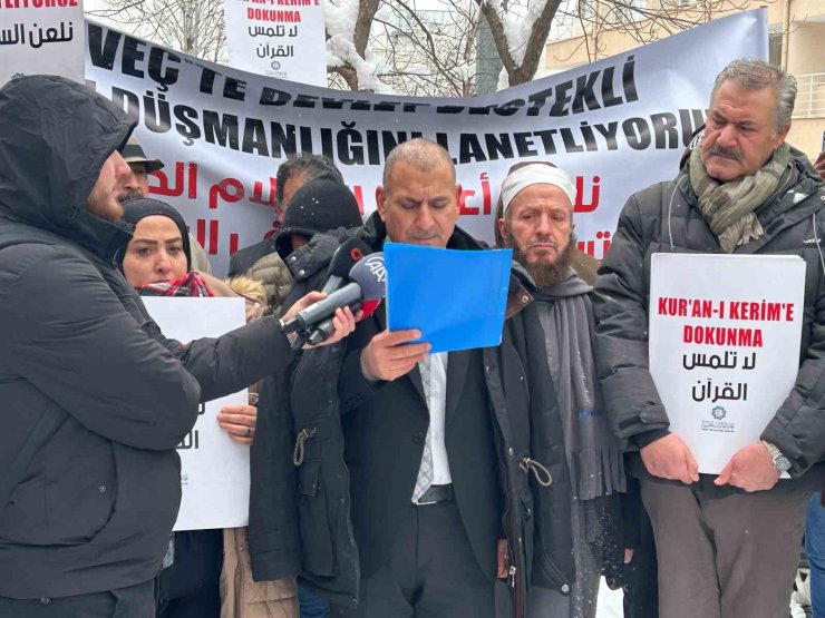 Arap Topluluğu Birliği’nden İsveç Büyükelçiliği önünde protesto