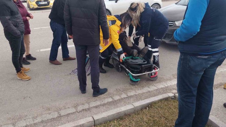 Eskişehir’de otomobilin çarptığı kadın yaralandı