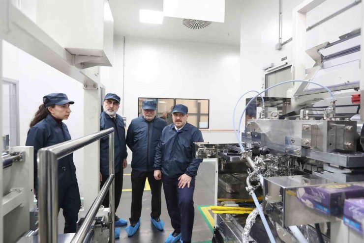 Bakan Varank pil üretim tesisini ziyaret etti