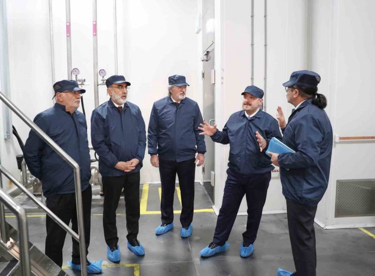 Bakan Varank pil üretim tesisini ziyaret etti