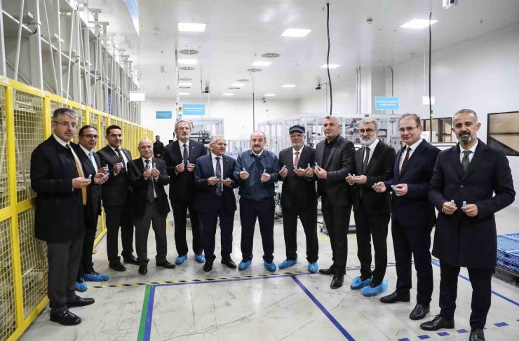 Bakan Varank pil üretim tesisini ziyaret etti