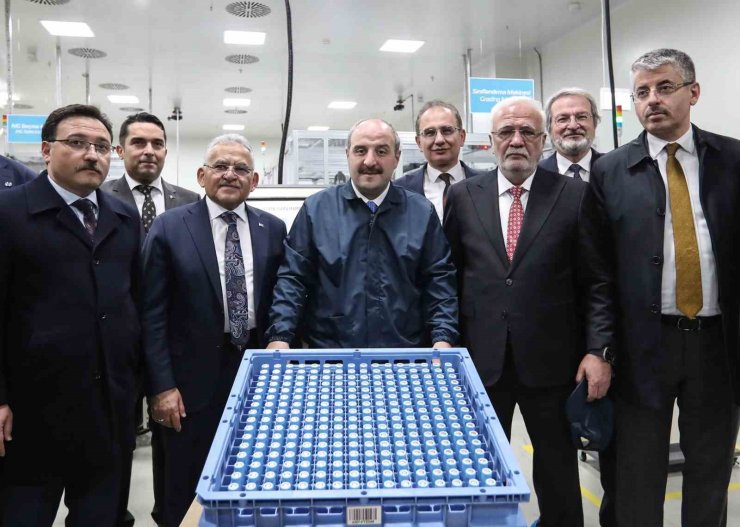Bakan Varank pil üretim tesisini ziyaret etti