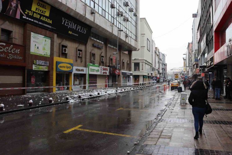 Kayseri’de depremin izleri gün ağarınca ortaya çıktı