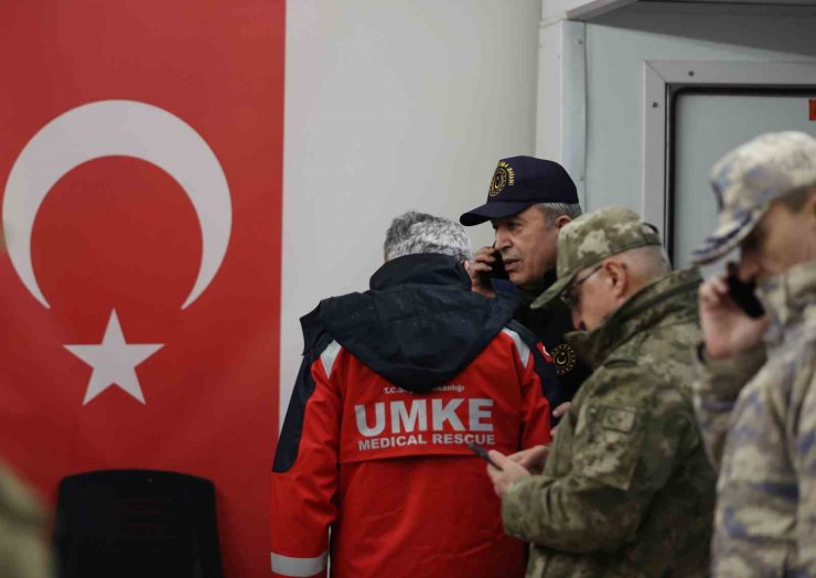 MSB: “Deprem bölgesinde 3 binin üzerinde Mehmetçik arama-kurtarma çalışmalarına katılıyor”