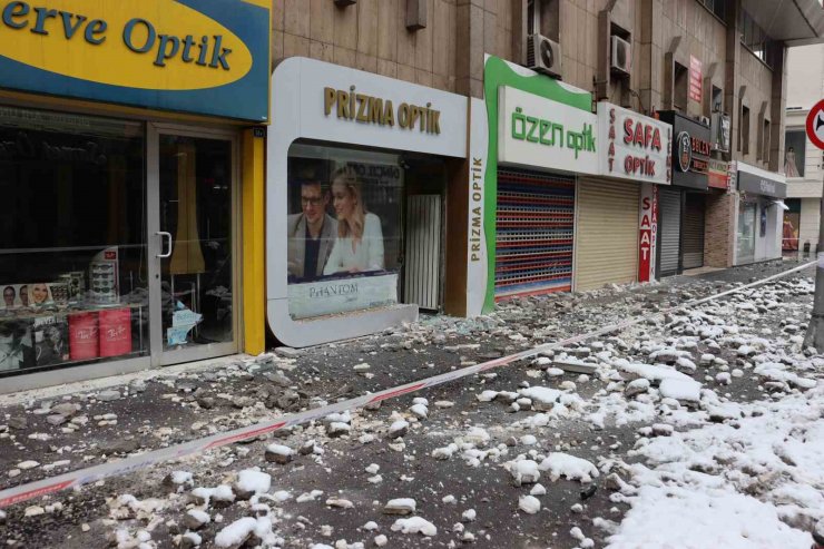 Kayseri’de depremin izleri gün ağarınca ortaya çıktı