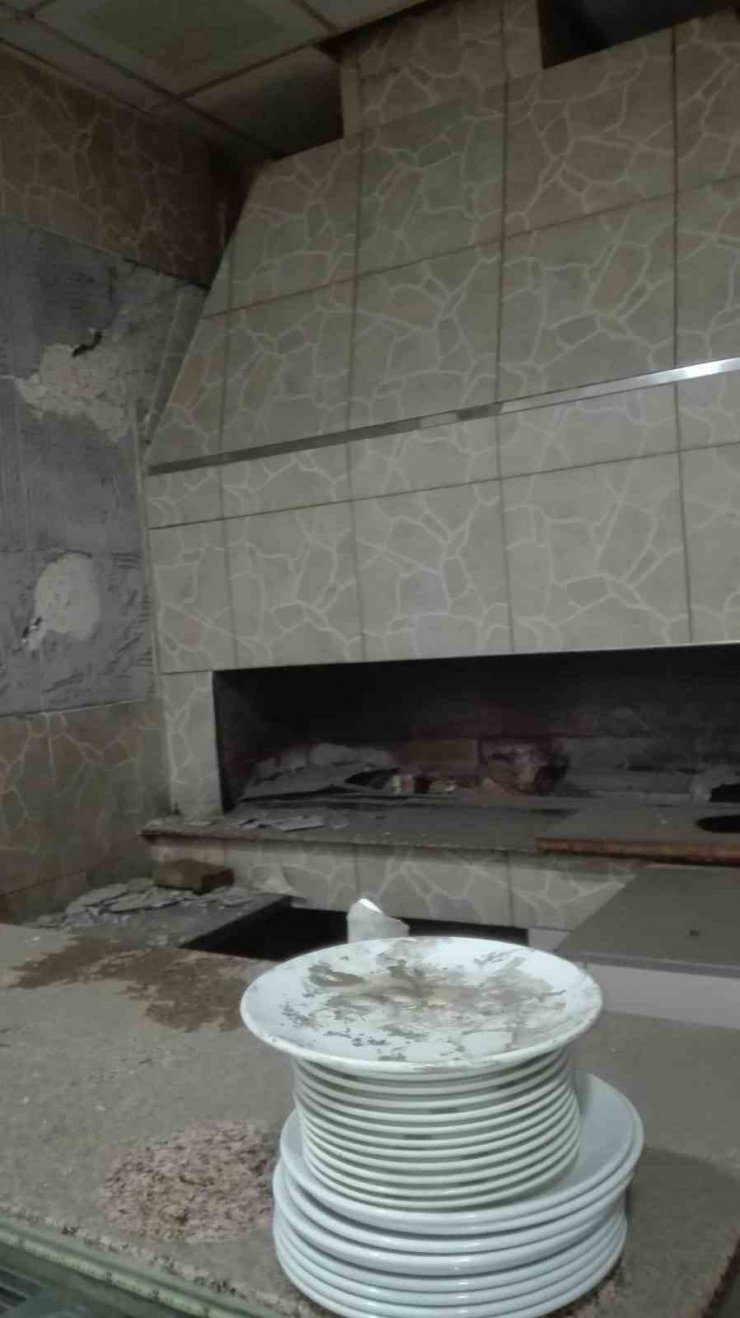 Sivas’ta deprem güvenlik kamerasına yansıdı