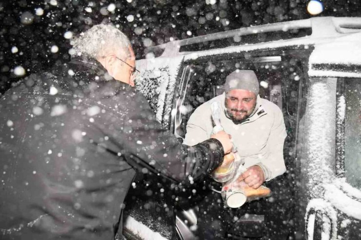 Yolda kalanların imdadına Kaymakamlık yetişti