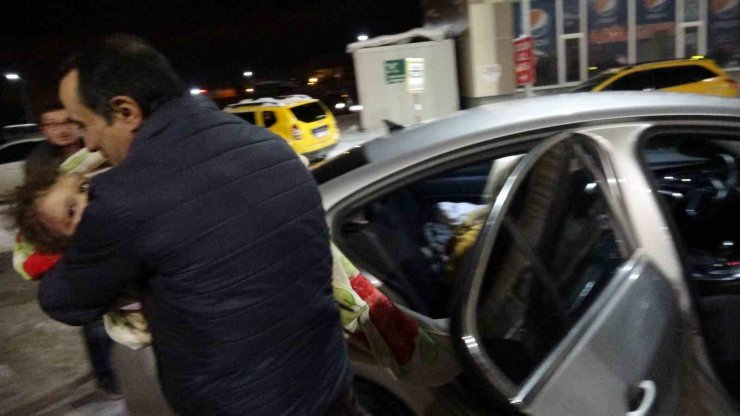 Adıyaman’da enkazdan çıkarılan anne ve bebeği tedavi için Van’a getirildi