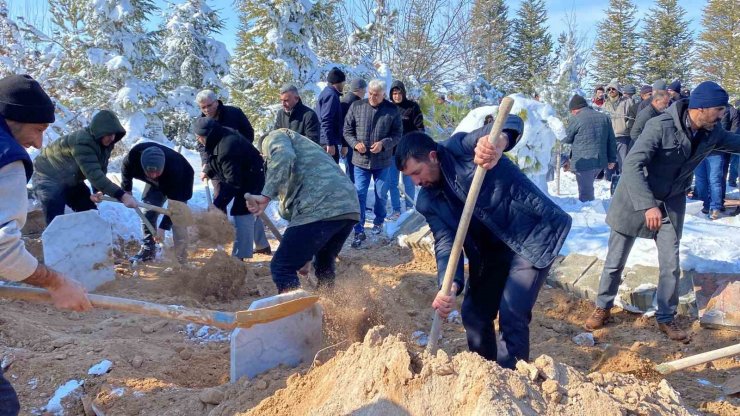 Depremde hayatını kaybeden genç öğretmen Aksaray’da toprağa verildi