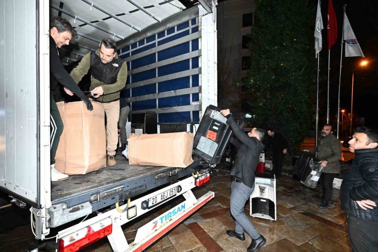 DTO yardım tırlarını yola çıkardı