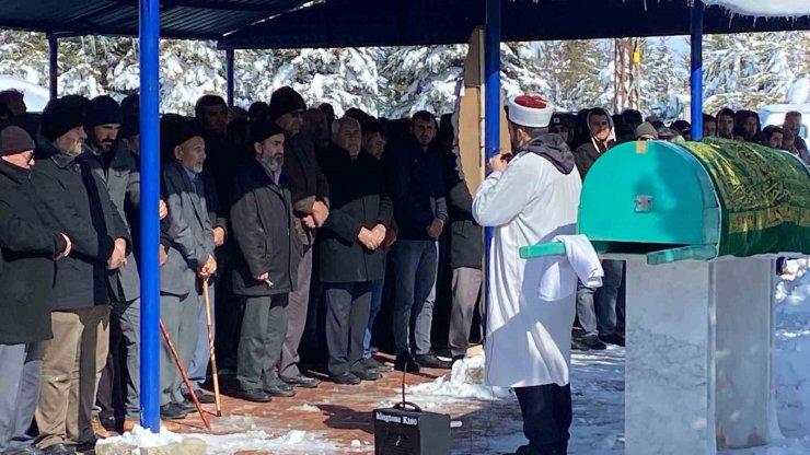 Depremde hayatını kaybeden genç öğretmen Aksaray’da toprağa verildi