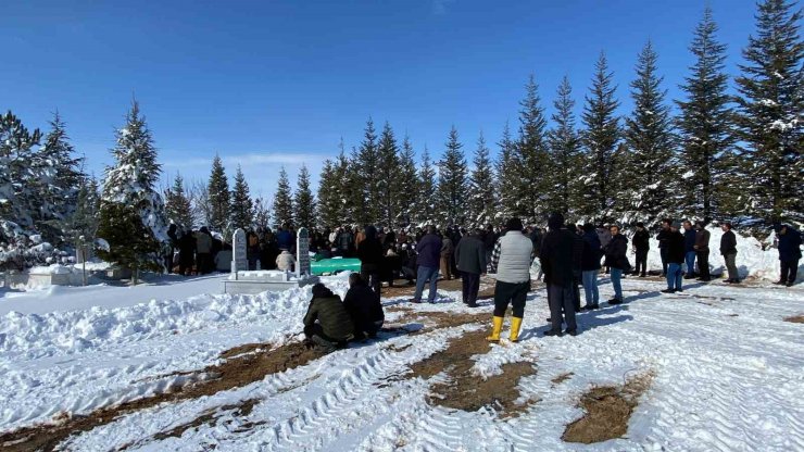 Depremde hayatını kaybeden genç öğretmen Aksaray’da toprağa verildi