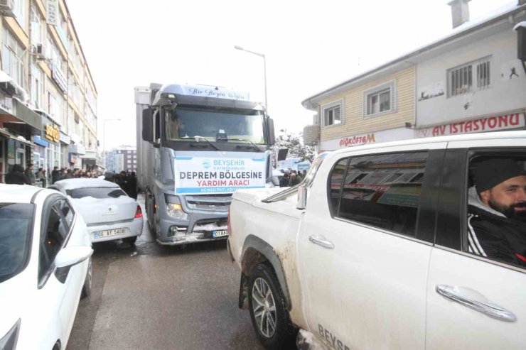 Beyşehir’den Hatay’a 6 tır dolusu yardım malzemesi ve 2 otobüs gönüllü dualarla yola çıktı