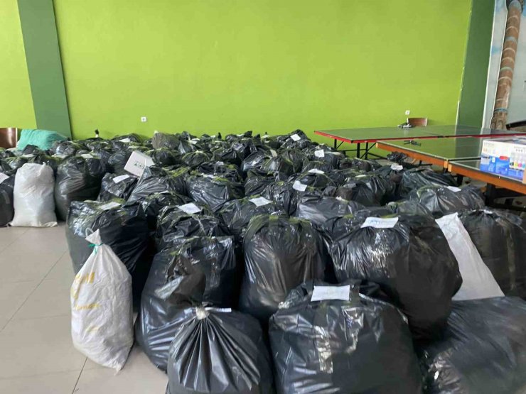 Ereğli’de deprem bölgesine yardımlar sürüyor