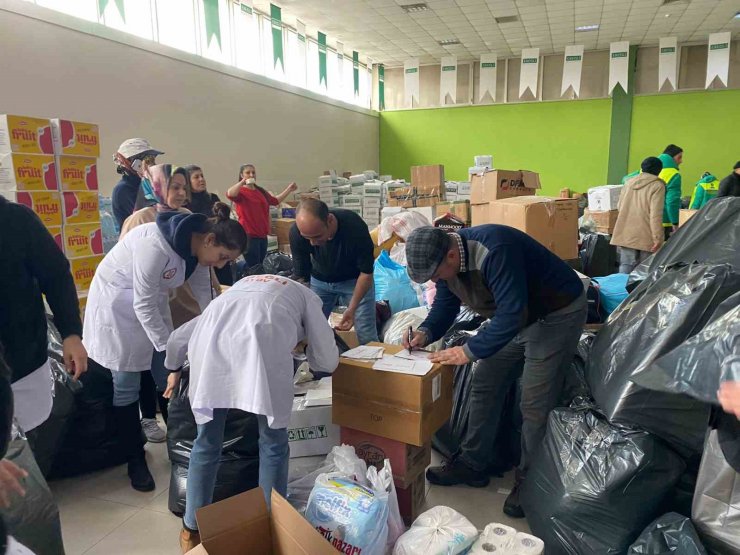 Ereğli’de deprem bölgesine yardımlar sürüyor