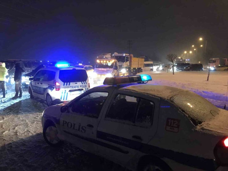 Konya’nın şehirler arası yollarında kar ve tipi engeli