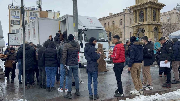 Aksaray’da deprem bölgesine kan bağışı ve yardım seferberliği