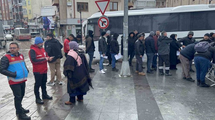 Aksaray’da deprem bölgesine kan bağışı ve yardım seferberliği