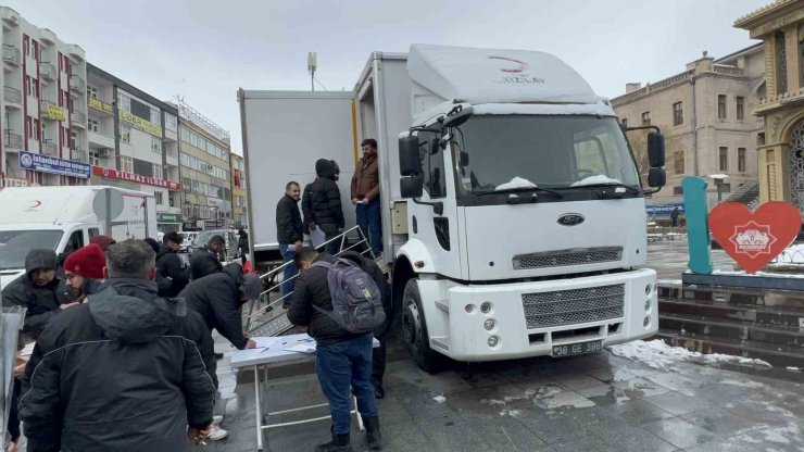 Aksaray’da deprem bölgesine kan bağışı ve yardım seferberliği