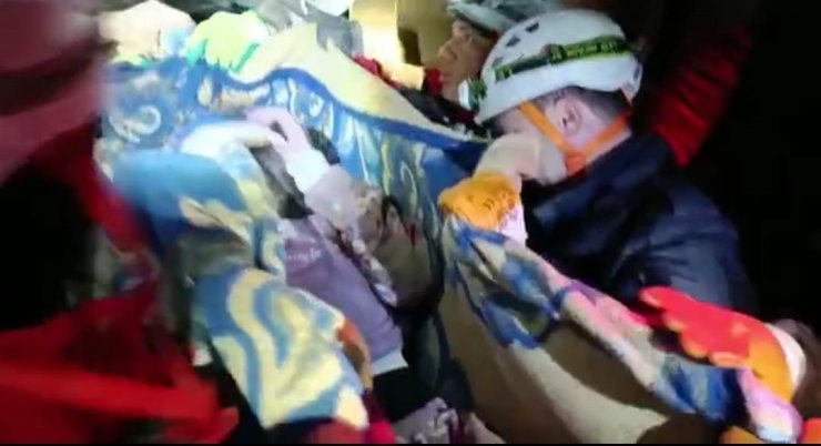 İHA muhabirleri fark etti, 45 saat sonra 2 kişi sağ kurtarıldı