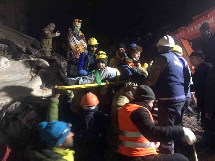 Malatya’da 45 saat sonra enkazdan 1 kişi daha sağ olarak kurtuldu