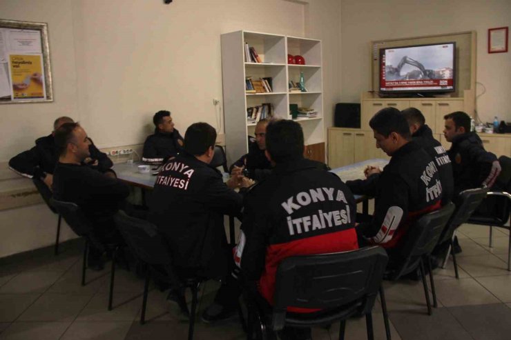 Enkaz altından 168 kişiyi kurtaran Konya itfaiye ekiplerinin bir kısmı döndü