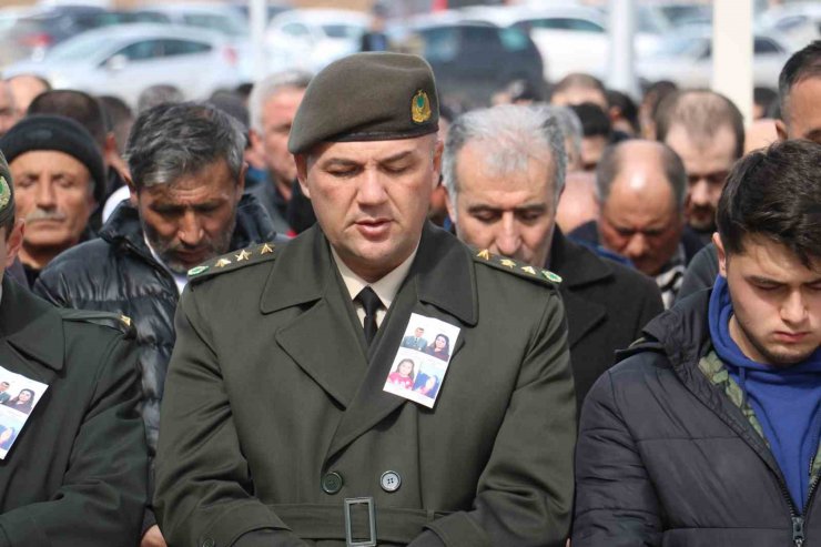 Bir aile yok oldu, yan yana dizilen tabutlar yürek dağladı